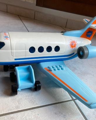 aereo con personaggi
