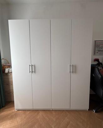 Armadio Pax Ikea 4 ante e comodini Malm