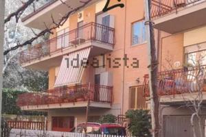 Appartamento con balconi, garage e cantina