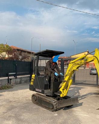 E139 Mini escavatore 17 q Yanmar B17
