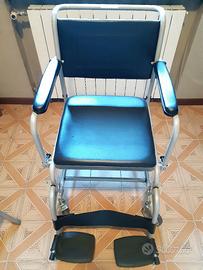 Sedia comoda a rotelle