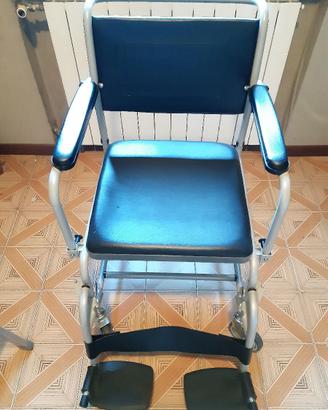 Sedia comoda a rotelle