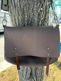 Borsa con patta tortora