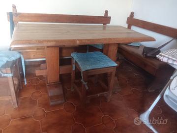 tavolo con panche 