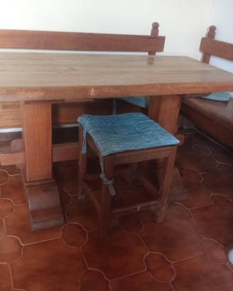 tavolo con panche 