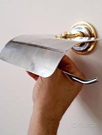 Portarotolo color acciaio e oro