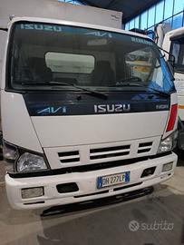 Isuzu 75 q con sponda
