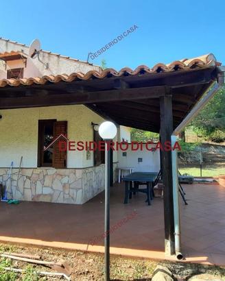 Casa, Pollina.
