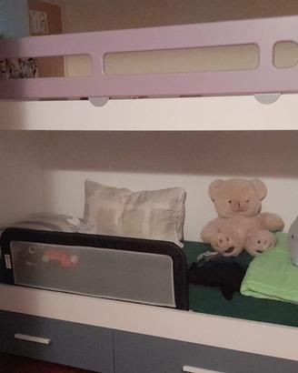 Cameretta letti a castello, scaletta e passerella