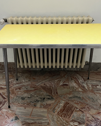 Tavolo e sedia vintage gialli anni '60/'70 – Moder