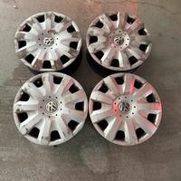 Cerchi in ferro Volkswagen con borchie