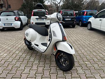 Vespa 310 GTS hpe Super 