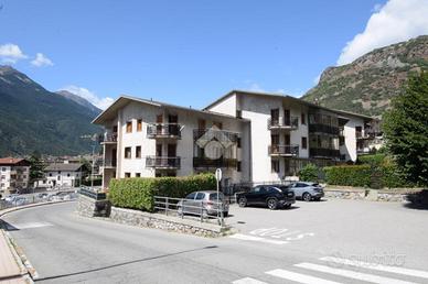 2 LOCALI A CHÂTILLON
