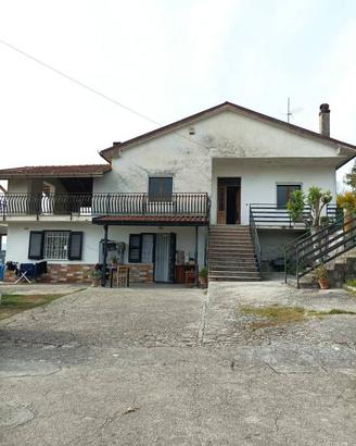 Villa di 190 m² con 5 locali e box auto doppio a A