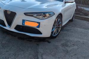 Alfa Romeo Giulia 2.2 150cv AT8 Super