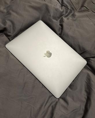 MacBook Air 13-inch 2020