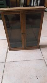 Bacheca in legno e vetro