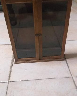 Bacheca in legno e vetro
