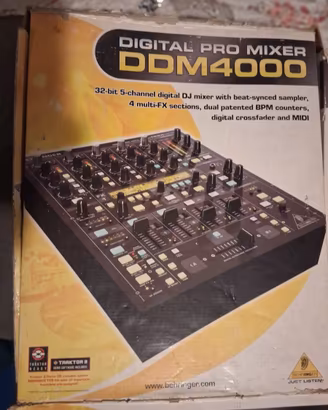 MIXER DDM 4000 BEHRINGER
