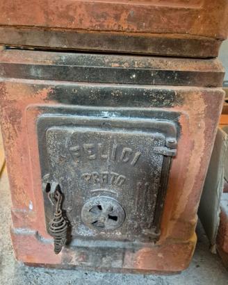 Stufa a legna in terracotta