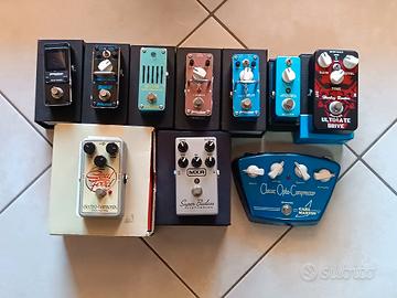 Vari pedali per chitarra