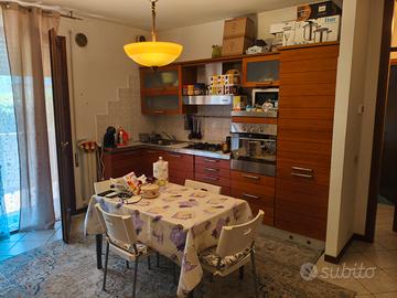 Bilocale, con garage, terrazzino e cortile esc