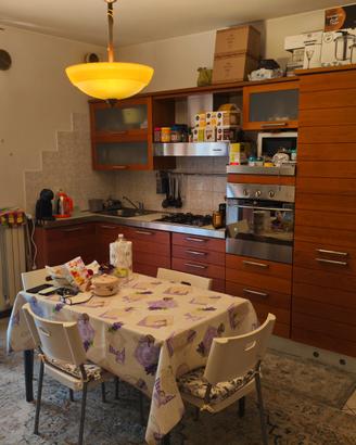 Bilocale, con garage, terrazzino e cortile esc