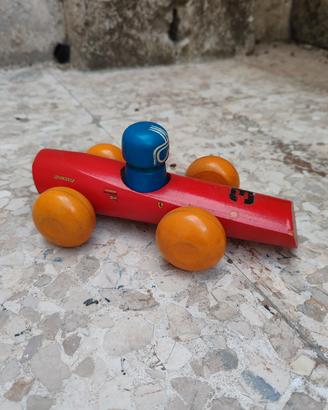 Macchina da corsa vintage in legno 