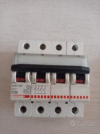 Interruttore Magnetotermico BTicino C32 btdin 60