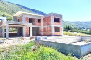 Villa di 140 m² con 4 locali e box auto a Castella