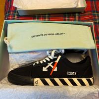Off white vulc low top nere