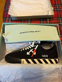 Off white vulc low top nere