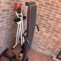 Panca più attrezzo per addominali