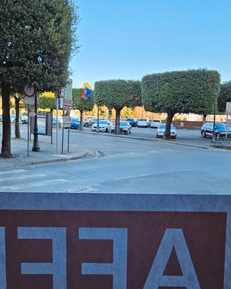 Loc. commerciale con affaccio sulla Piazza