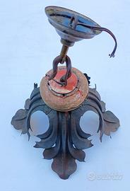 lampada ferro battuto e legno antica
