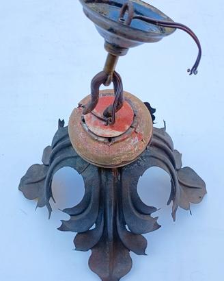 lampada ferro battuto e legno antica