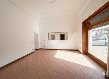 NEGOZIO A MONTESARCHIO