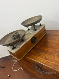Bilancia vintage a due piatti