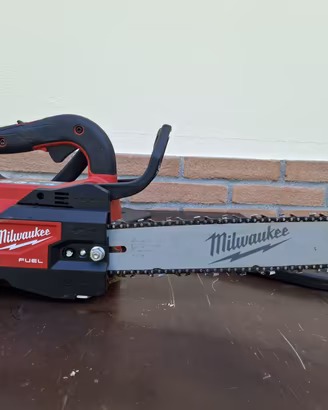 Motosega Milwaukee batteria