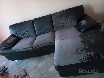 Divano in ecopelle usato