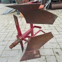 Aratro reversibile per motocoltivatore e pasquali