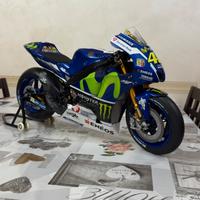 Modellino moto Valentino Rossi 1:4 DeAgostini
