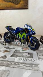 Modellino moto Valentino Rossi 1:4 DeAgostini