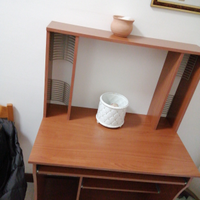 Scrivania e porta pc