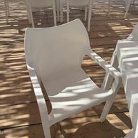 Poltroncine bianche da esterno