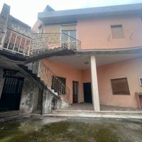 Unità abitative con tre appartamenti