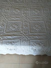 Copriletto all'uncinetto 
