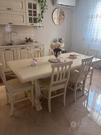 Tavolo da cucina in legno beage stile elegante