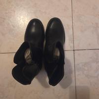 scarpe nere con rialzo interno nuove