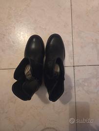 scarpe nere con rialzo interno nuove